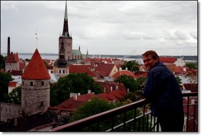  Revisorn blickar ut över Tallinn 
