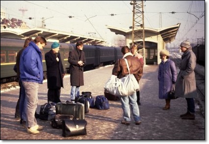  Vid Leningrads station stod Välkomstkommittén, dvs Olga, och väntade 